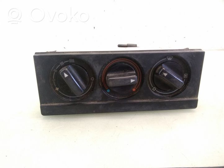 Audi 80 90 B3 Oro kondicionieriaus/ klimato/ pečiuko valdymo blokas (salone) 893819073B