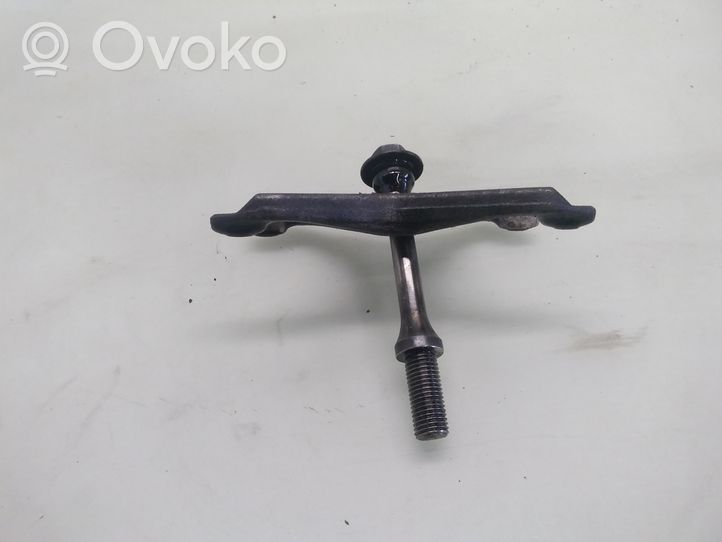 Mazda 6 Support de pince d'injecteur de carburant 