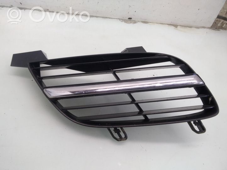 Nissan Almera N16 Maskownica / Grill / Atrapa górna chłodnicy 