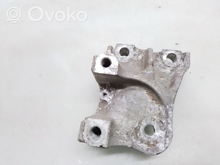 Honda CR-V Engine mounting bracket QD100
