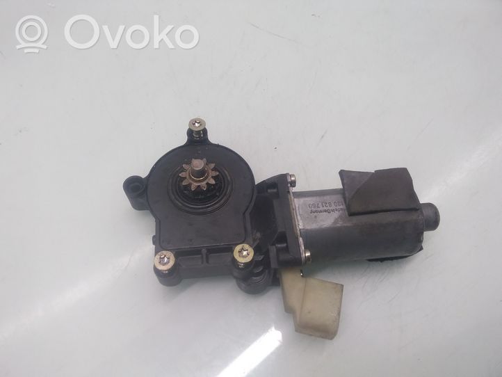 Volvo S60 Moteur de lève-vitre de porte avant 0130821760