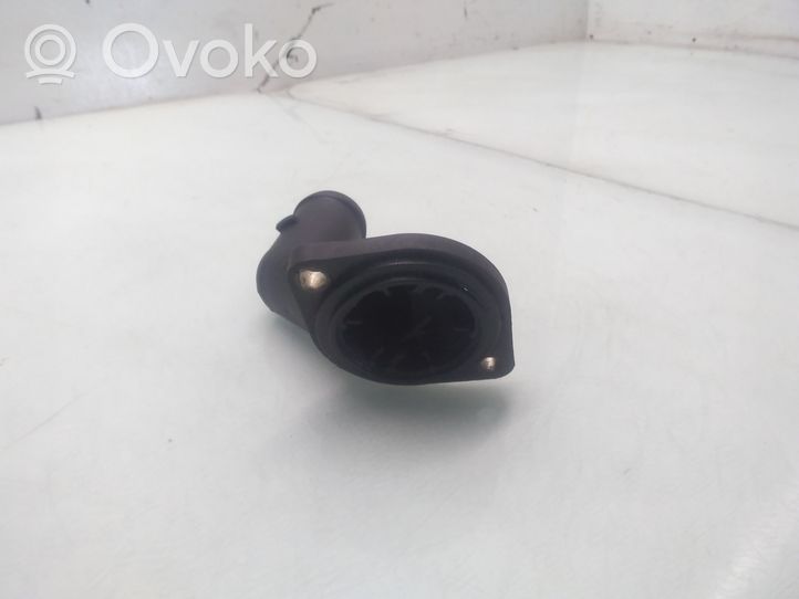 Volkswagen Golf V Termostato/alloggiamento del termostato 06A121121C