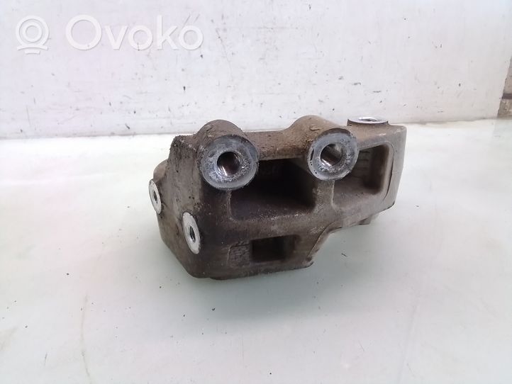 Suzuki Ignis Soporte del alternador 