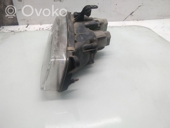 Mazda 323 F Faro/fanale 11061708