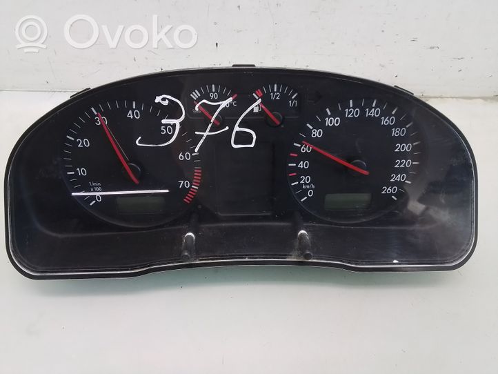 Volkswagen PASSAT B5 Speedometer (instrument cluster) 09051940090