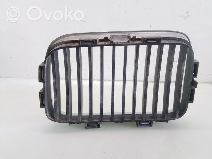 BMW 3 E36 Grille inférieure de pare-chocs avant 51138122238