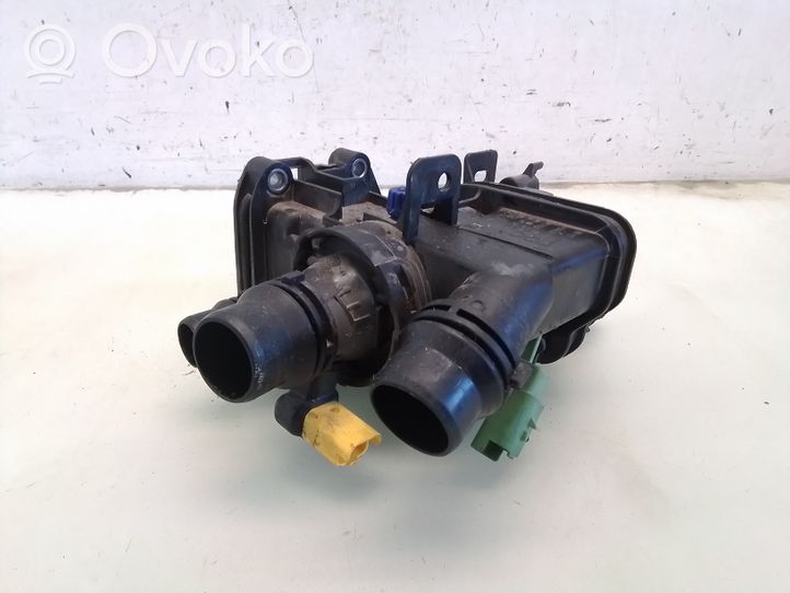 Peugeot 2008 II Boîtier de thermostat / thermostat 9812131480