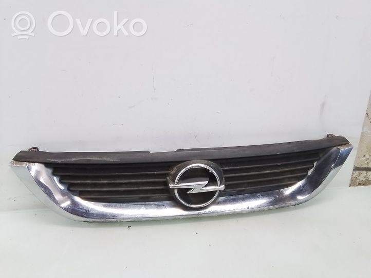 Opel Vectra B Etupuskurin ylempi jäähdytinsäleikkö 09152352