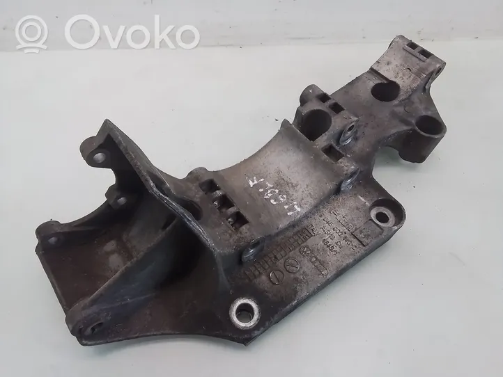 Volkswagen Golf IV Кронштейн генератора R045903143C