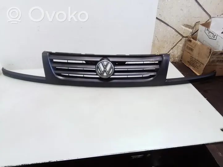 Volkswagen Golf III Etupuskurin ylempi jäähdytinsäleikkö 