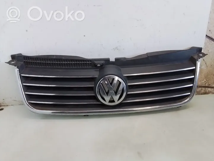 Volkswagen PASSAT B5.5 Front bumper upper radiator grill 