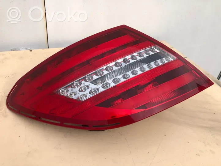 Mercedes-Benz C W204 Lampa tylna 2048205464