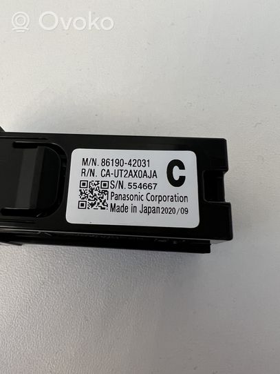 Toyota RAV 4 (XA50) Connecteur/prise USB 8619042031