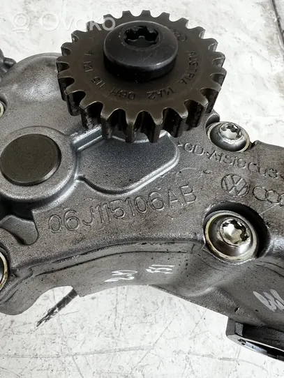 Audi A4 S4 B8 8K Oil pump 06J115106AB