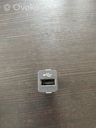 BMW 3 E90 E91 USB socket connector 9167196