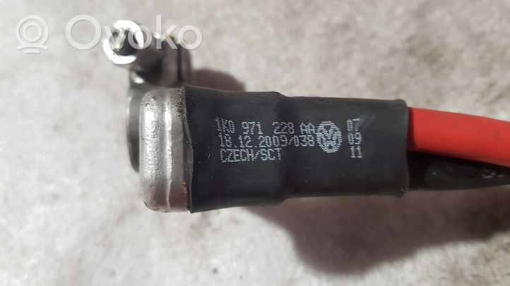 Volkswagen Eos Câble de batterie positif 1K0971228AA