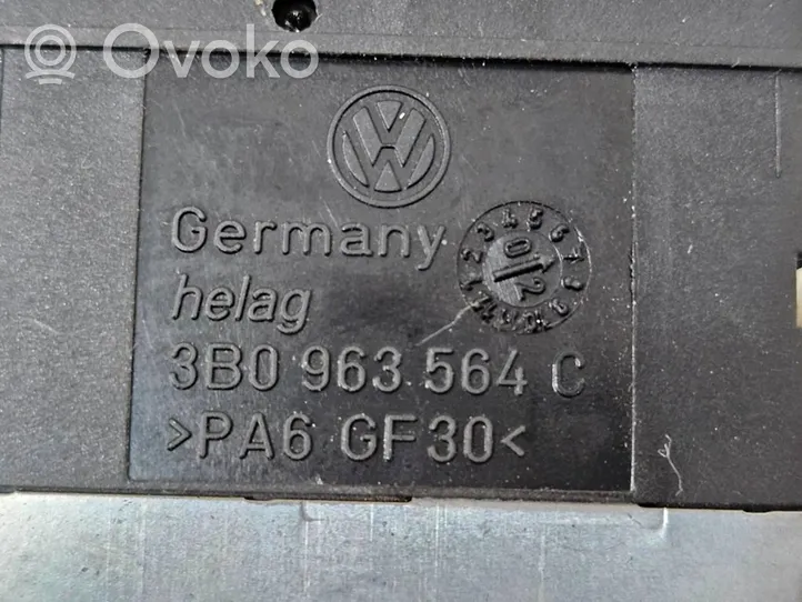 Volkswagen PASSAT B5.5 Przełączniki podgrzewania foteli 3B0963564C