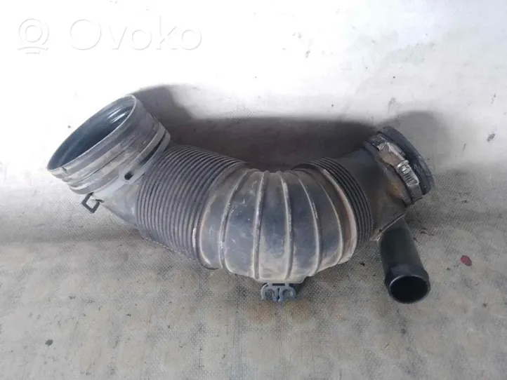 Volkswagen PASSAT Oil fill pipe 3C0129654