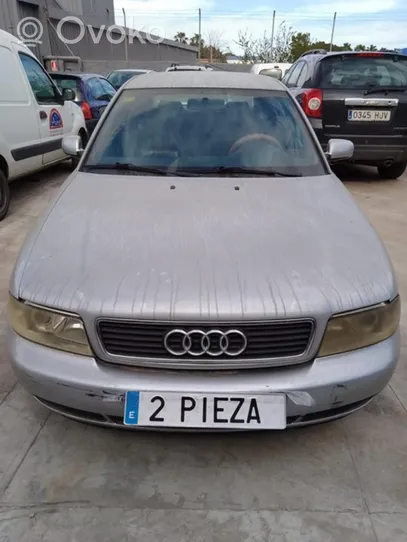 Audi A4 S4 B5 8D Lodówka samochodu dostawczego 