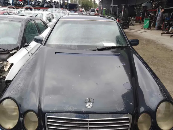 Mercedes-Benz E W210 Couvercle, capot moteur 