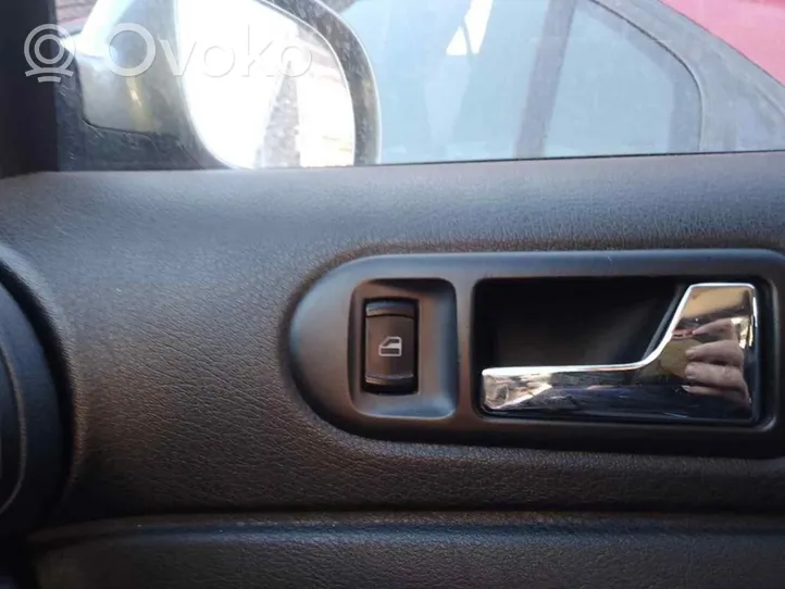 Volkswagen PASSAT Interrupteur commade lève-vitre 