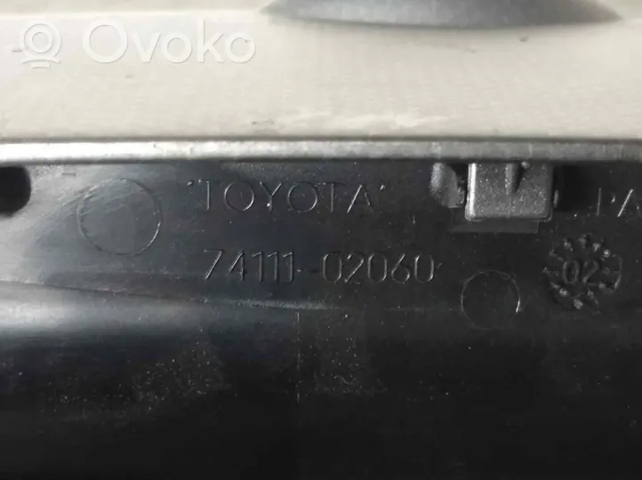 Toyota Corolla E120 E130 Popielniczka deski rozdzielczej 7411102060