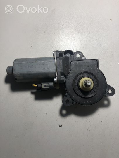 Ford Fiesta Moteur de lève-vitre de porte avant 0130821938