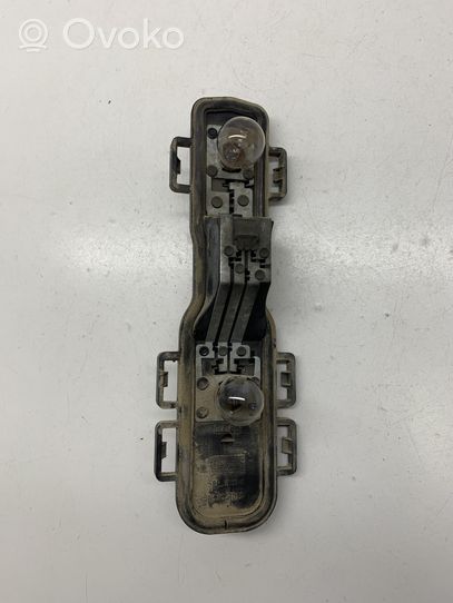 Nissan Primera Porte ampoule de feu arrière 89025242