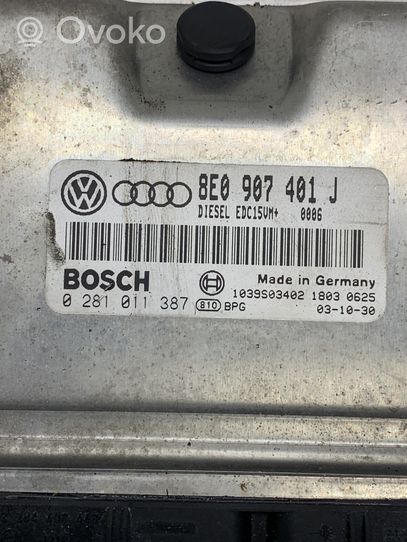 Audi A4 S4 B6 8E 8H Moottorin ohjainlaite/moduuli 8E0907401J