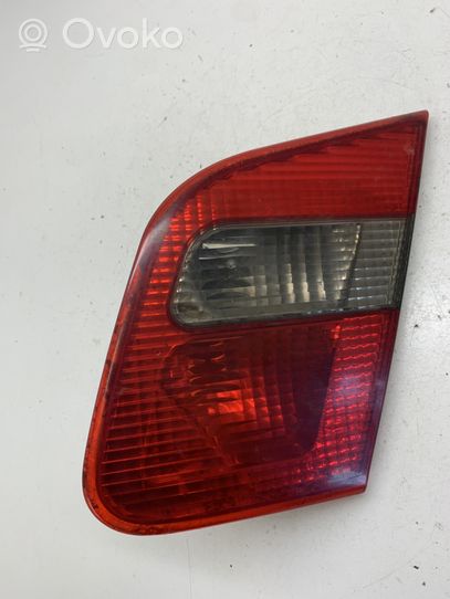 Mitsubishi Carisma Lampy tylnej klapy bagażnika 151208