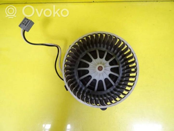 Opel Astra J Ventola riscaldamento/ventilatore abitacolo U7253002