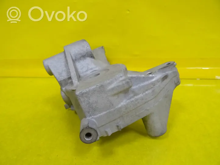 Opel Zafira B Generator/alternator bracket 898005563