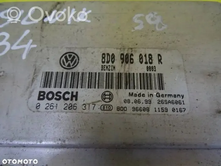 Volkswagen PASSAT B5 Moottorin ohjainlaite/moduuli 8D0906018R