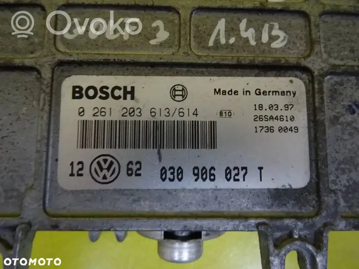 Volkswagen Golf III Calculateur moteur ECU 030906027T