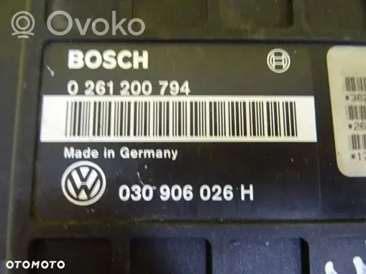 Volkswagen Polo II 86C 2F Calculateur moteur ECU 0261200794