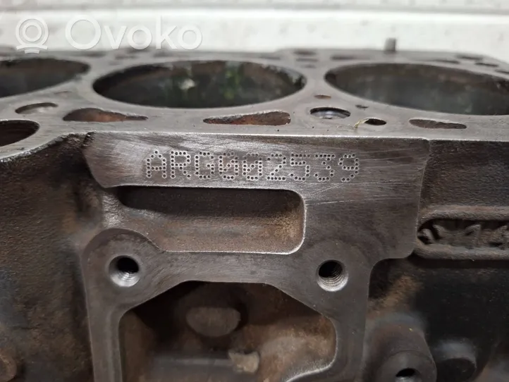 Audi A4 S4 B5 8D Blok silnika ARG002539