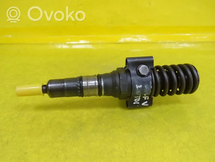 Volkswagen Golf V Injecteur de carburant 03G130073B