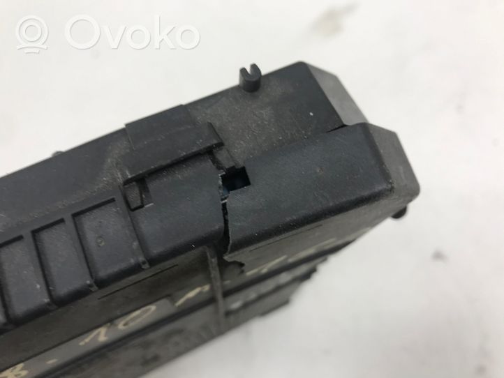 Peugeot 5008 Module confort 966689538001