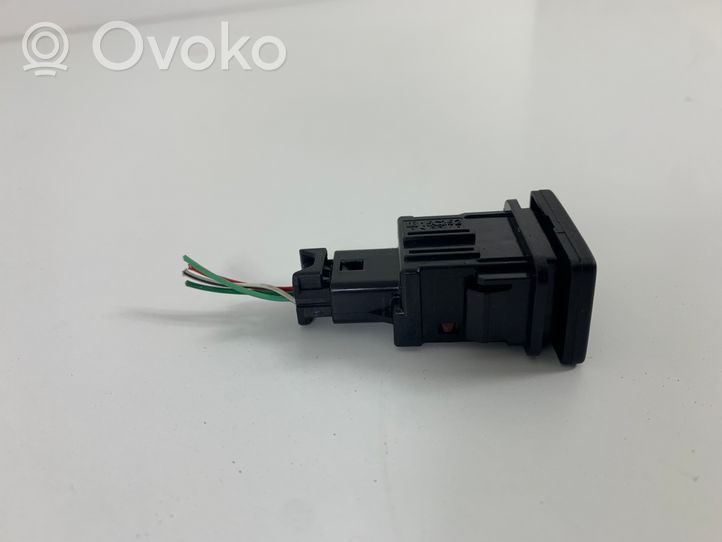 Toyota Avensis T270 Fuel tank opening switch 15C252