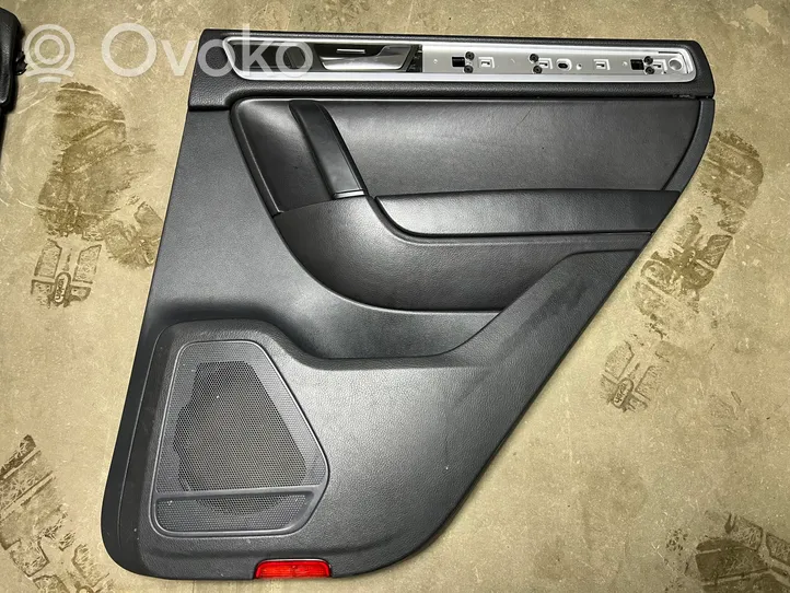 Volkswagen Touareg II Set di rivestimento sedili e portiere 