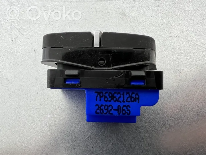 Volkswagen Touareg II Central locking switch button 7P6962126A