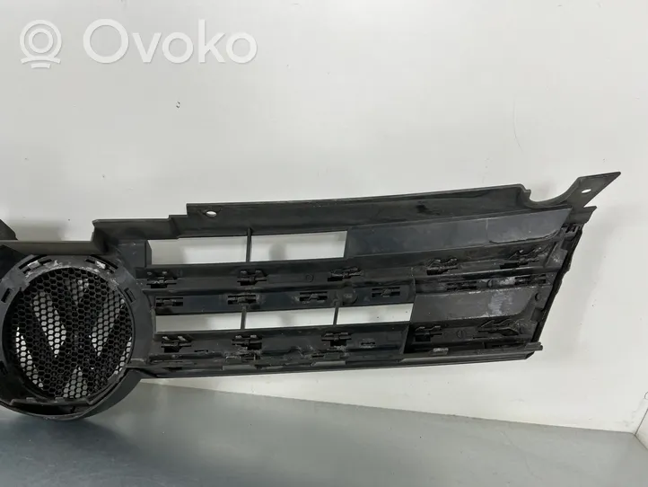 Volkswagen Touareg II Griglia superiore del radiatore paraurti anteriore 7P6853651A