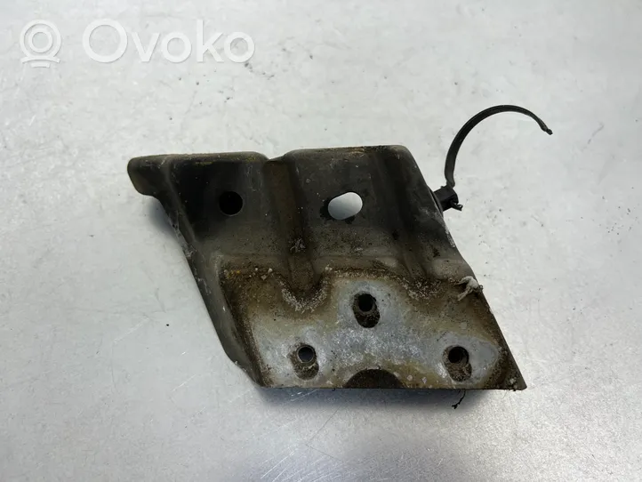 Volkswagen Touareg II Supporto di montaggio del parafango 7P6821151A