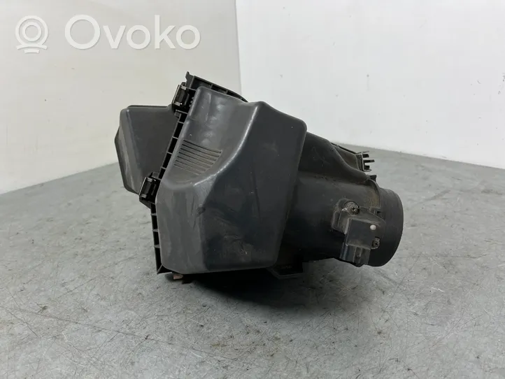 Honda CR-V Air filter box 