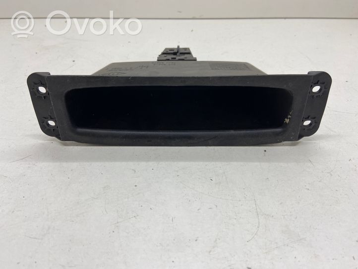 Renault Clio IV Kita panelės detalė 684757439R