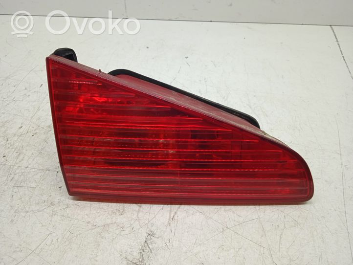 Peugeot 607 Lampy tylnej klapy bagażnika 