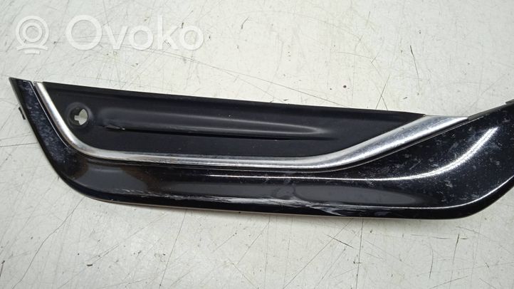 Volvo V60 Etupuskurin alempi jäähdytinsäleikkö 31353655