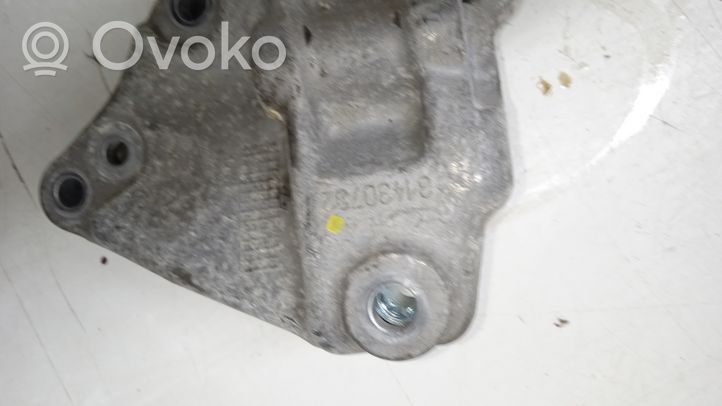 Volvo XC90 Mocowanie alternatora 31430702