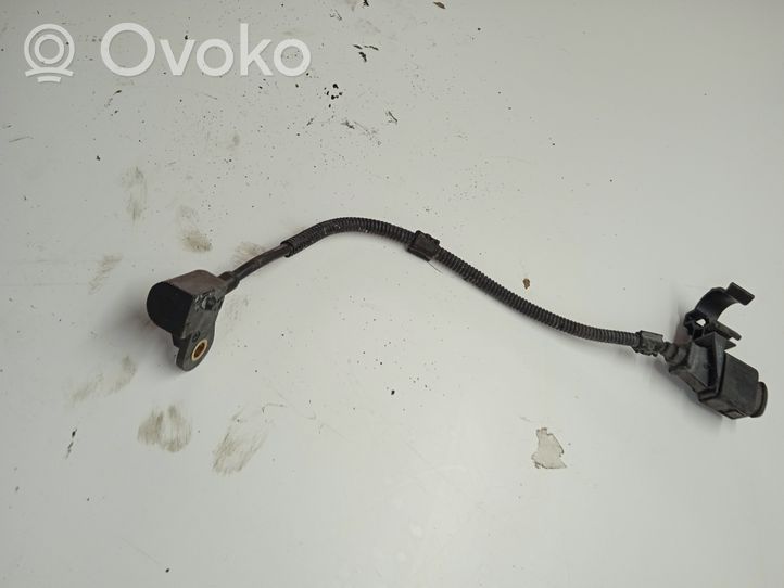 Volkswagen Touran II Camshaft position sensor TOURAN2011M1677KW