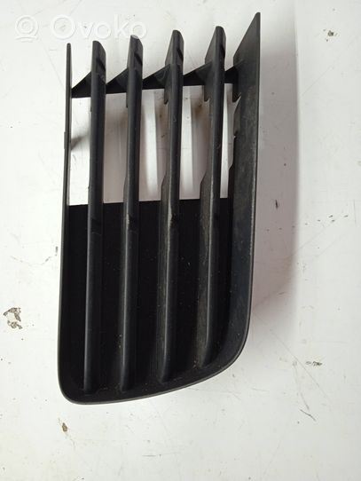 Toyota Prius (XW20) Grille inférieure de pare-chocs avant 5311247020